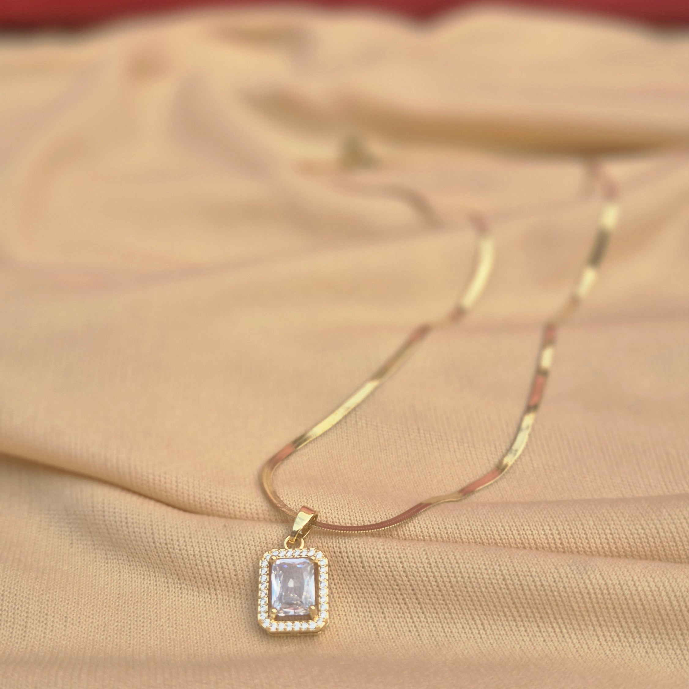 Luxe prism chain